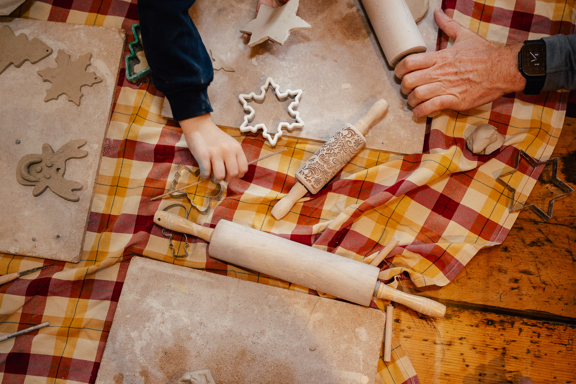 Kinderbasteln mit Keramik in der Greißlerei